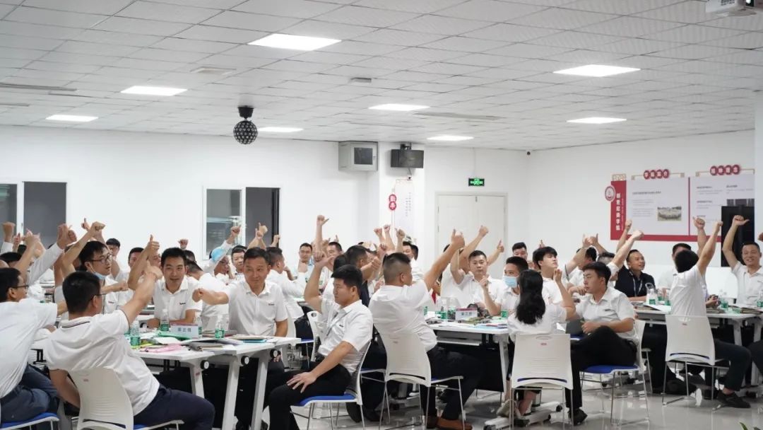 用教育將人才和企業(yè)鏈接，是創(chuàng)世紀(jì)商學(xué)院的使命